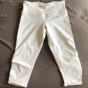 Never worn lululemon crop